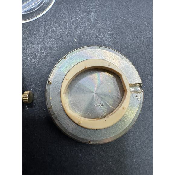Vintage Vicence Milor Italian Quartz Swiss Watch Yellow Gold Case Movemnt main image 8